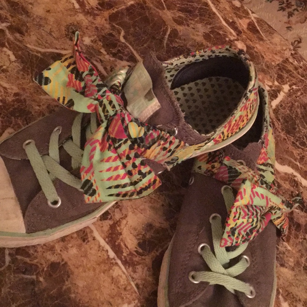 Converse bow shoes